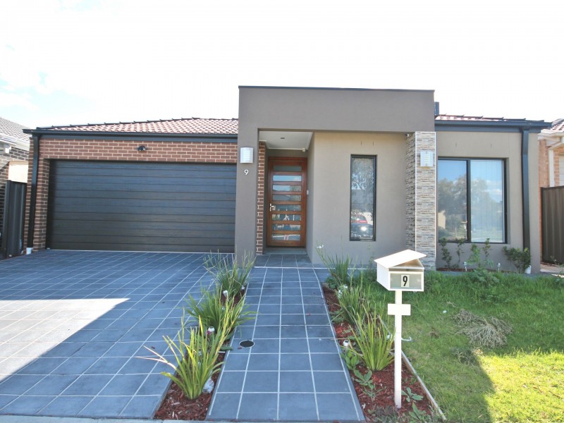 9 Biltmore Cres, Roxburgh Park VIC 3064