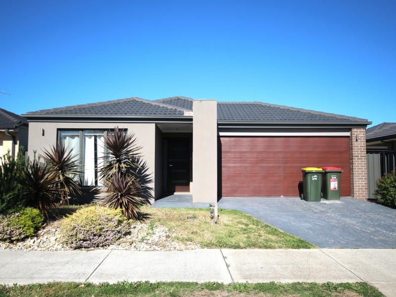 4 Beveridge Drive, Roxburgh Park VIC 3064