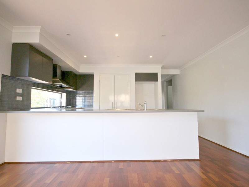 4 Beveridge Drive, Roxburgh Park VIC 3064