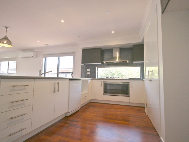 4 Beveridge Drive, Roxburgh Park VIC 3064