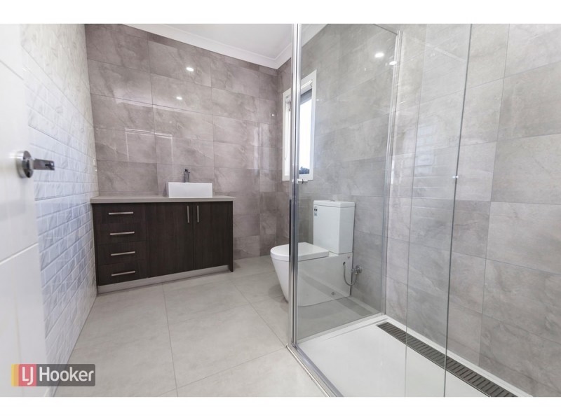 24 Fortitude Drive, Craigieburn VIC 3064