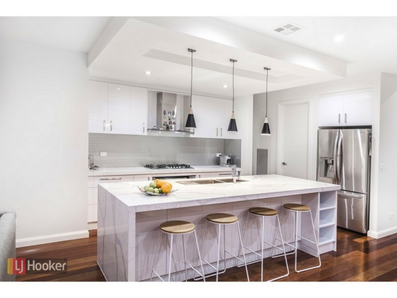 12 Riegelhuth Street, Craigieburn VIC 3064