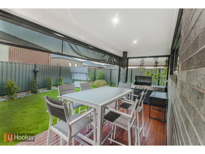 12 Riegelhuth Street, Craigieburn VIC 3064