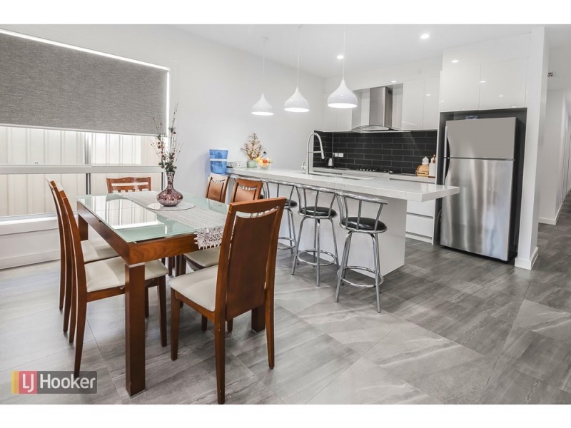 64 Streamside Drive, Craigieburn VIC 3064