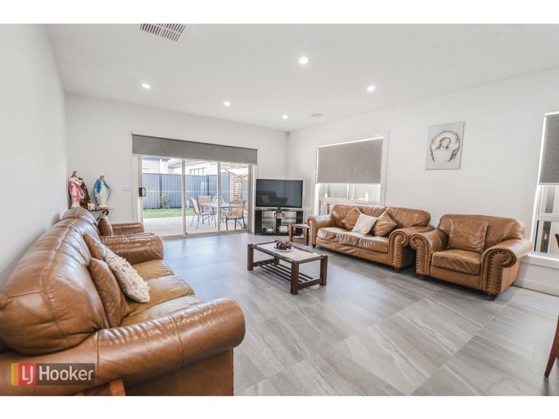 64 Streamside Drive, Craigieburn VIC 3064