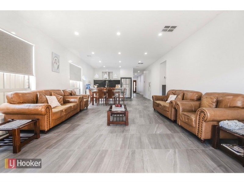 64 Streamside Drive, Craigieburn VIC 3064