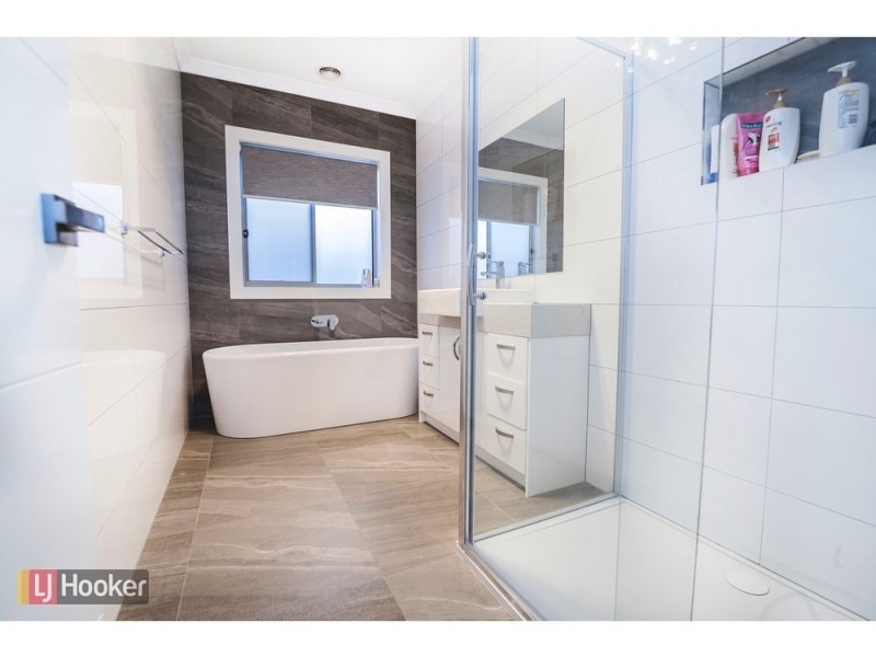 64 Streamside Drive, Craigieburn VIC 3064