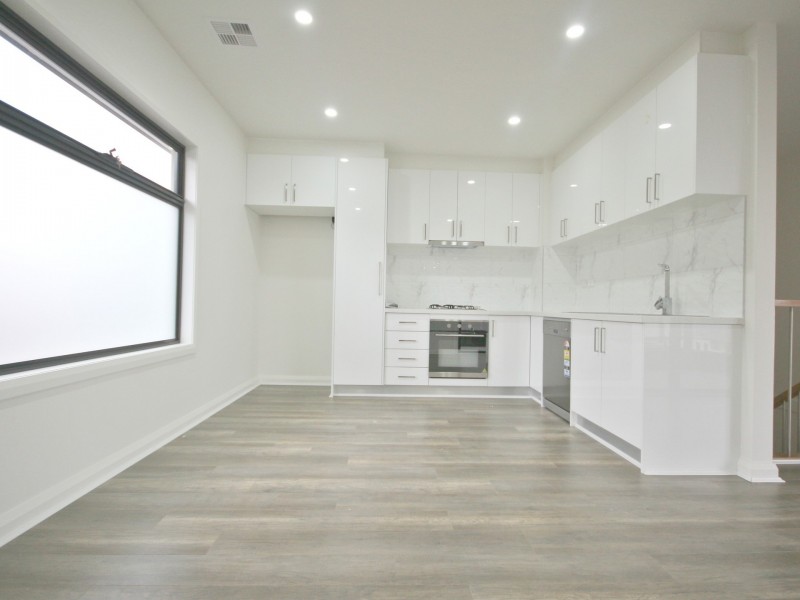 Unit 2/79 Debonair Parade, Craigieburn VIC 3064