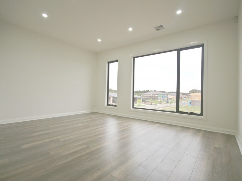 Unit 2/79 Debonair Parade, Craigieburn VIC 3064