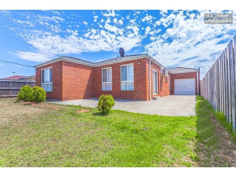27 Thames Way, Roxburgh Park VIC 3064