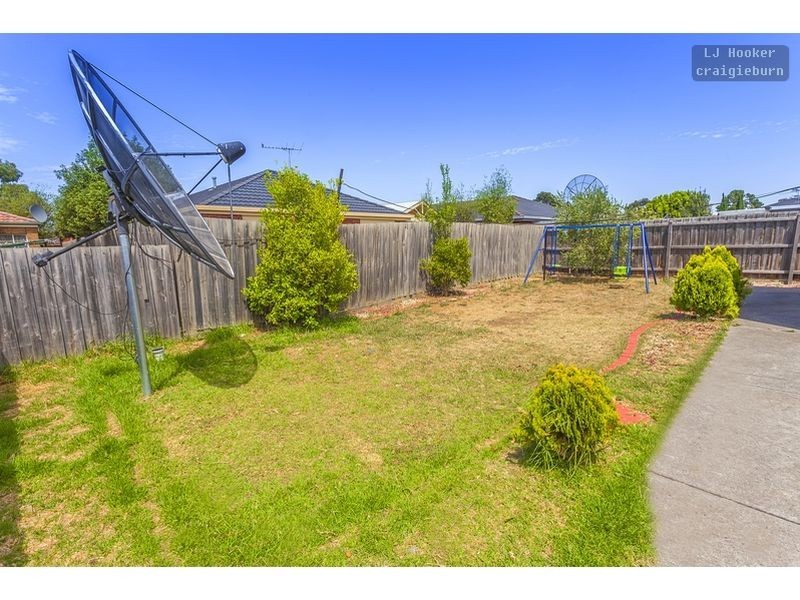 27 Thames Way, Roxburgh Park VIC 3064
