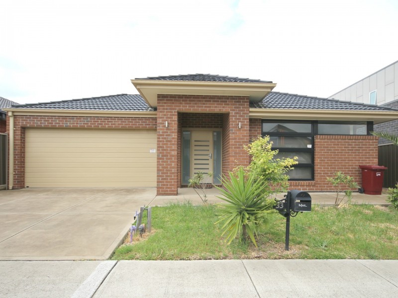 33 Clarendon Avenue, Craigieburn VIC 3064