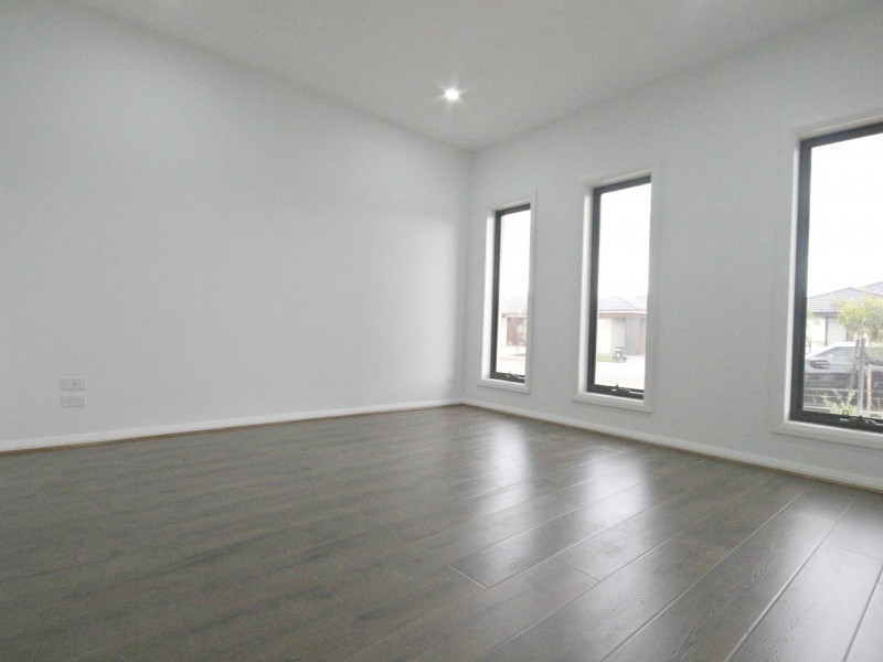 6 Moonlight Way, Mickleham VIC 3064