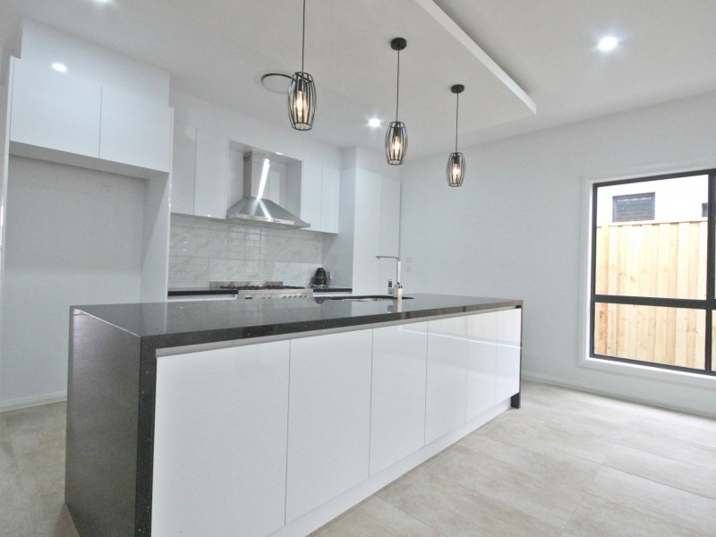 6 Moonlight Way, Mickleham VIC 3064