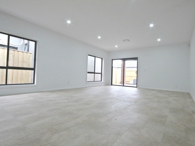 6 Moonlight Way, Mickleham VIC 3064