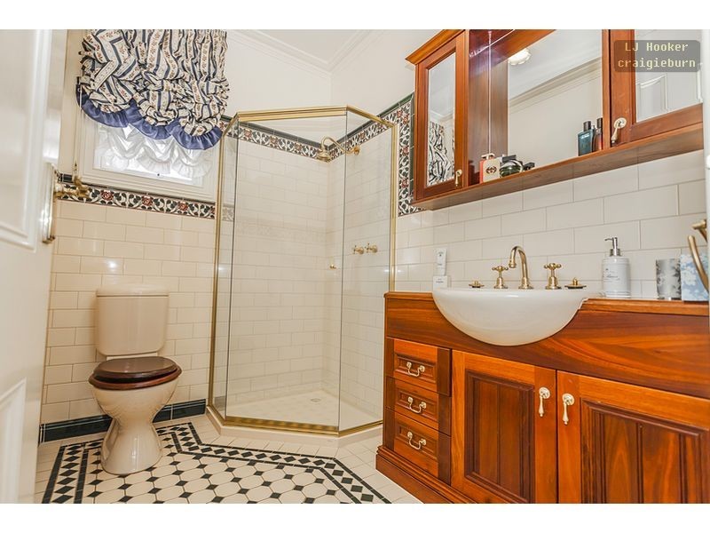 36 Castlehill Ave, Greenvale VIC 3059