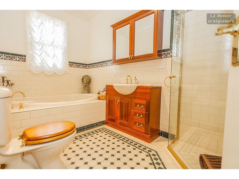 36 Castlehill Ave, Greenvale VIC 3059