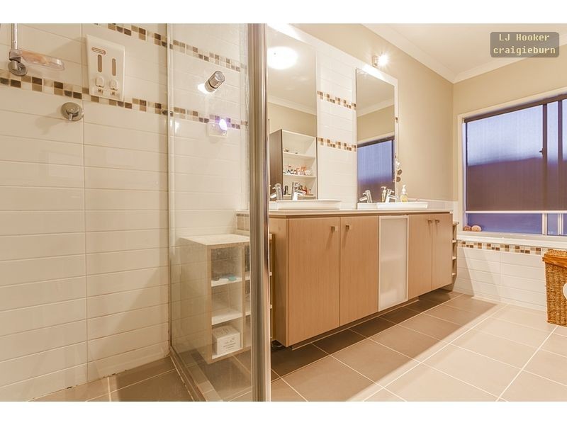 22 Gippsland Way, Craigieburn VIC 3064