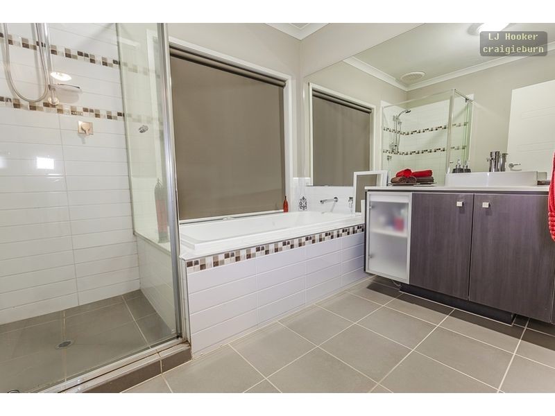 22 Gippsland Way, Craigieburn VIC 3064