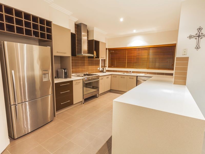 25 Hampton Street, Craigieburn VIC 3064