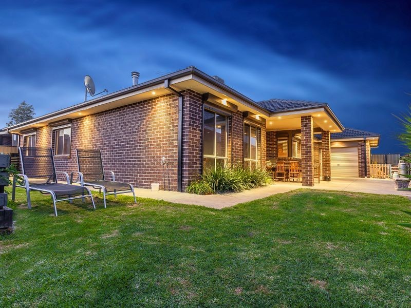 25 Hampton Street, Craigieburn VIC 3064