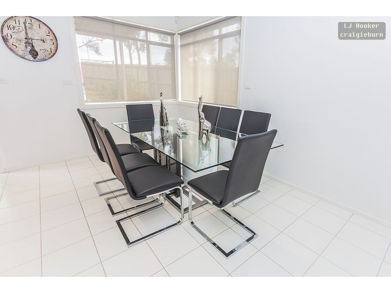 99 Ravenhill Boulevard, Roxburgh Park VIC 3064