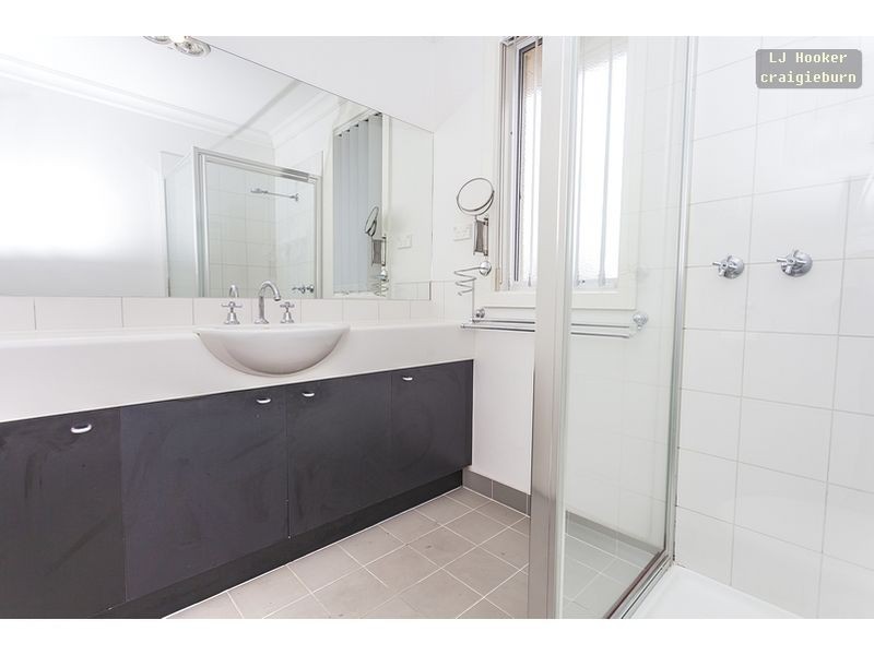 99 Ravenhill Boulevard, Roxburgh Park VIC 3064