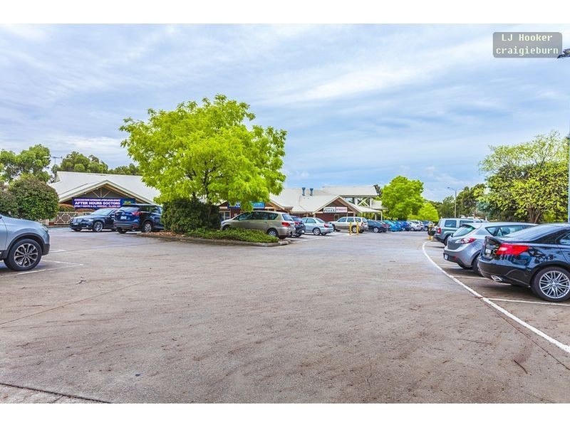 99 Ravenhill Boulevard, Roxburgh Park VIC 3064