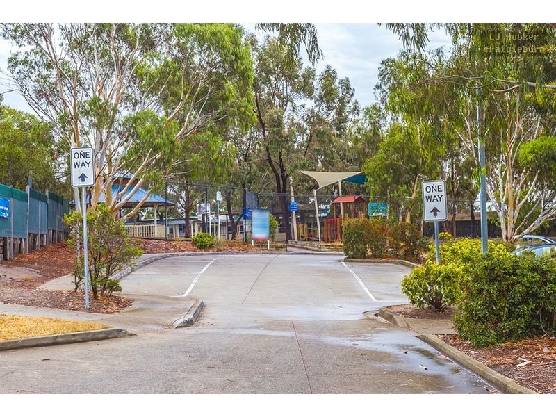 99 Ravenhill Boulevard, Roxburgh Park VIC 3064