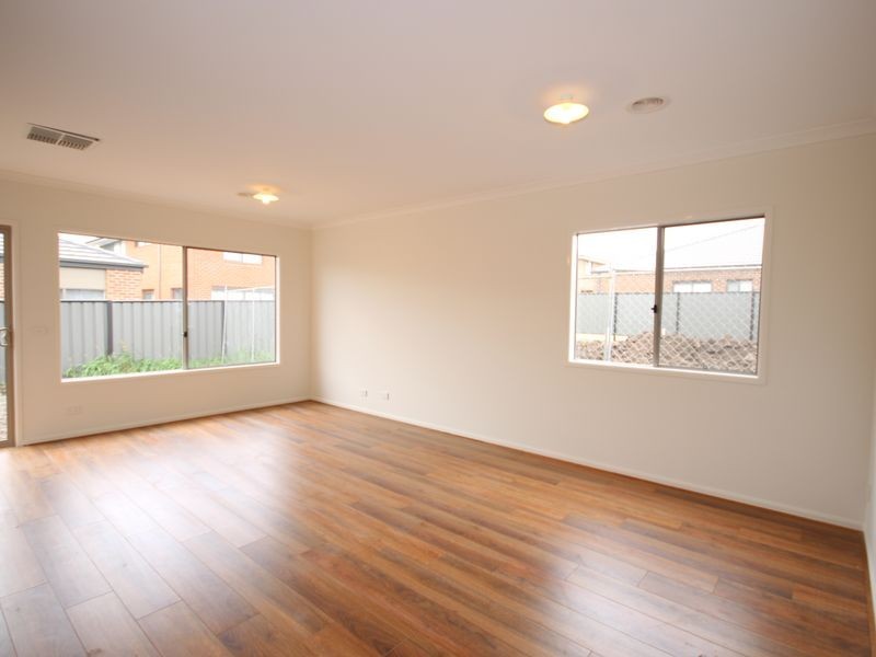 16 Natural Drive, Craigieburn VIC 3064