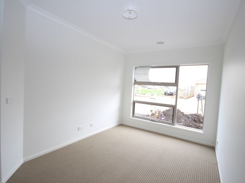 16 Natural Drive, Craigieburn VIC 3064