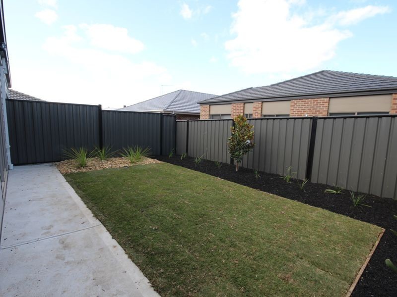 16 Natural Drive, Craigieburn VIC 3064