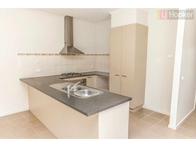 5 Yorkshire Terrace, Craigieburn VIC 3064