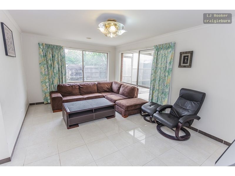 14 Alberton Avenue, Roxburgh Park VIC 3064