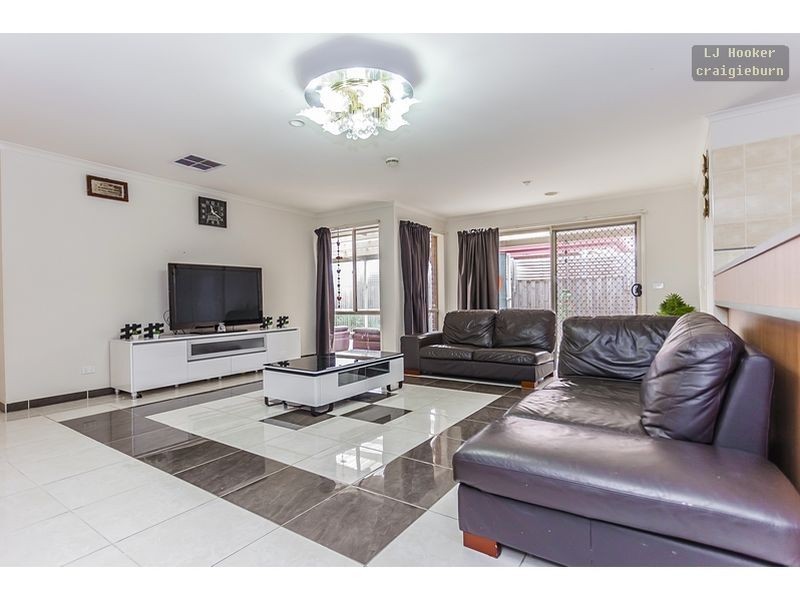 14 Alberton Avenue, Roxburgh Park VIC 3064