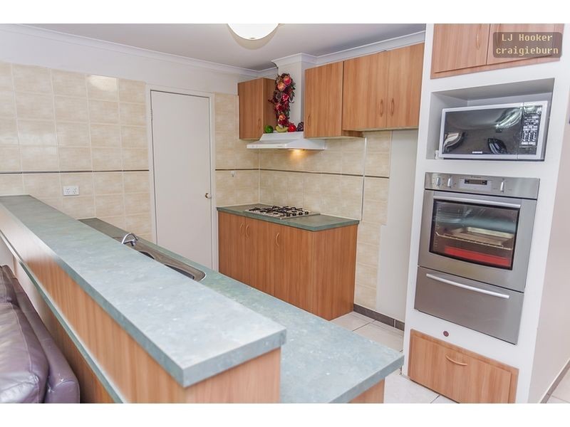 14 Alberton Avenue, Roxburgh Park VIC 3064