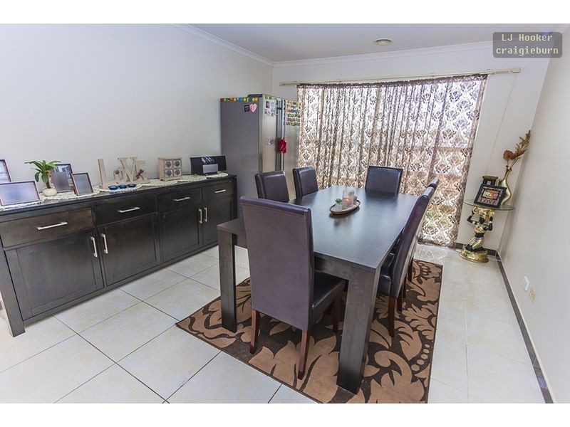 14 Alberton Avenue, Roxburgh Park VIC 3064