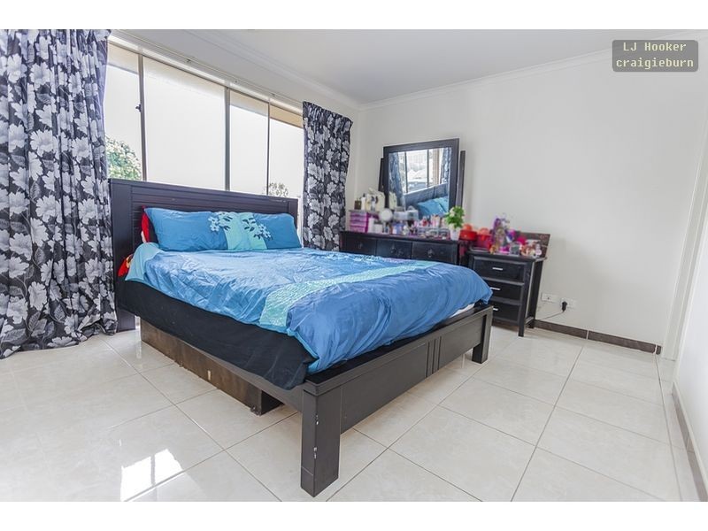 14 Alberton Avenue, Roxburgh Park VIC 3064