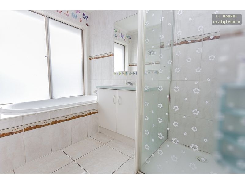 14 Alberton Avenue, Roxburgh Park VIC 3064
