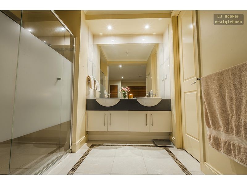 46 Wheatley Av, Roxburgh Park VIC 3064