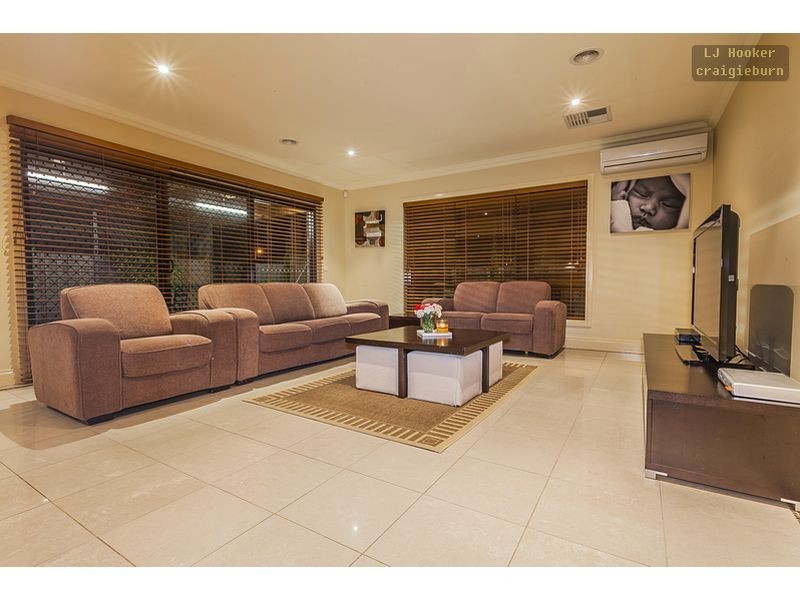 46 Wheatley Av, Roxburgh Park VIC 3064