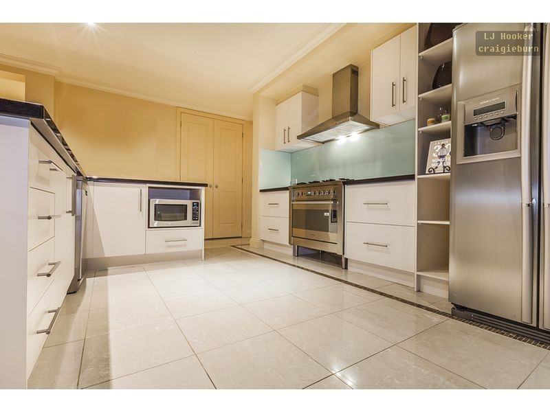 46 Wheatley Av, Roxburgh Park VIC 3064