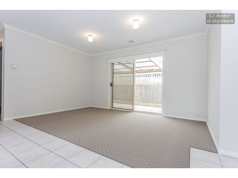 6 Stead St, Roxburgh Park VIC 3064