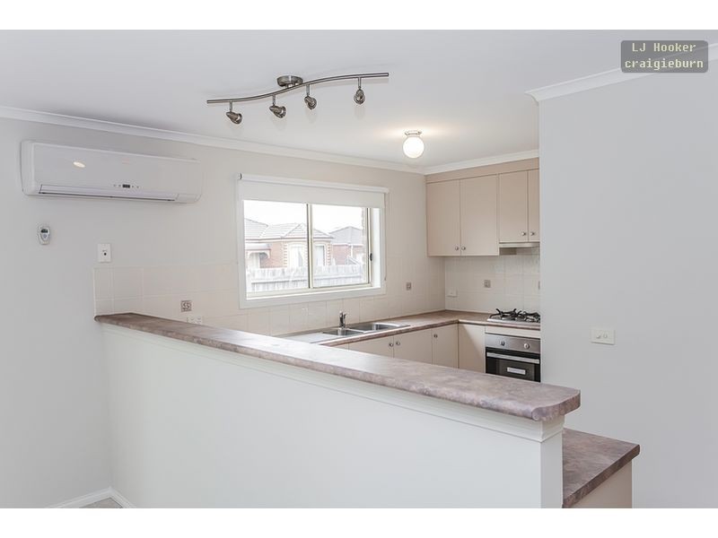 6 Stead St, Roxburgh Park VIC 3064