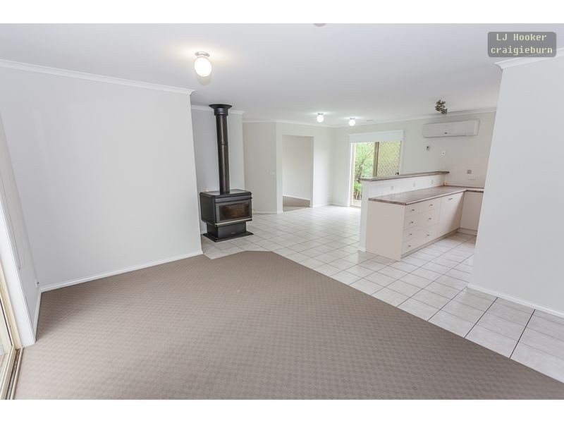 6 Stead St, Roxburgh Park VIC 3064