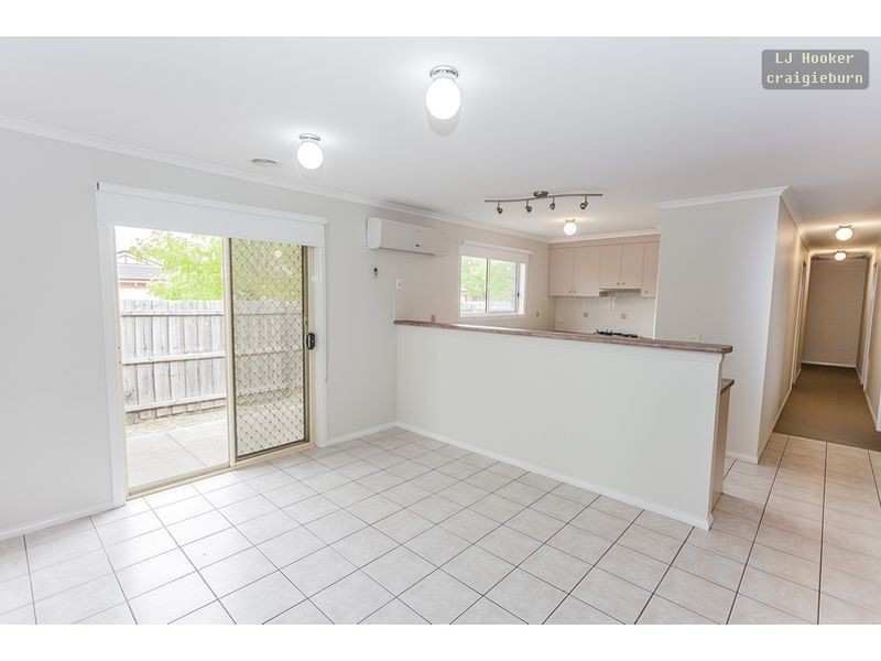 6 Stead St, Roxburgh Park VIC 3064