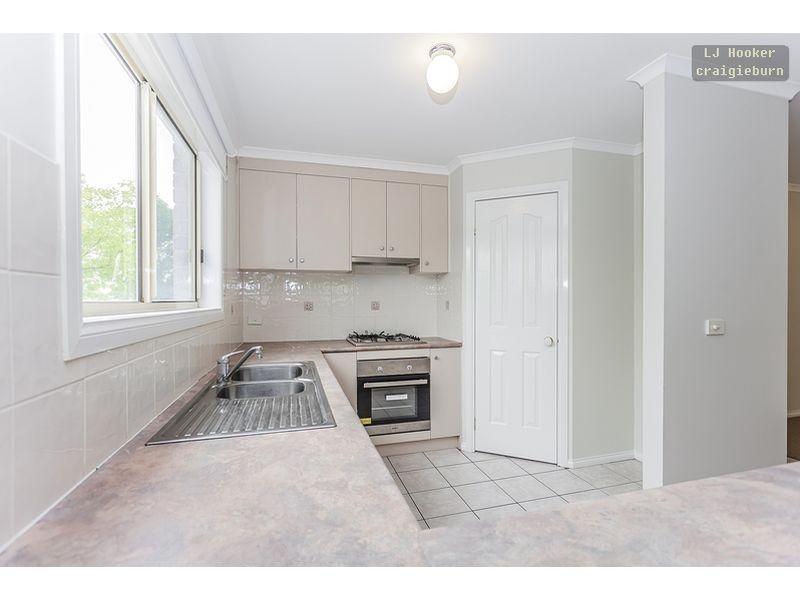 6 Stead St, Roxburgh Park VIC 3064