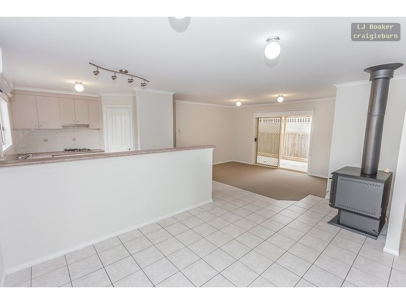 6 Stead St, Roxburgh Park VIC 3064