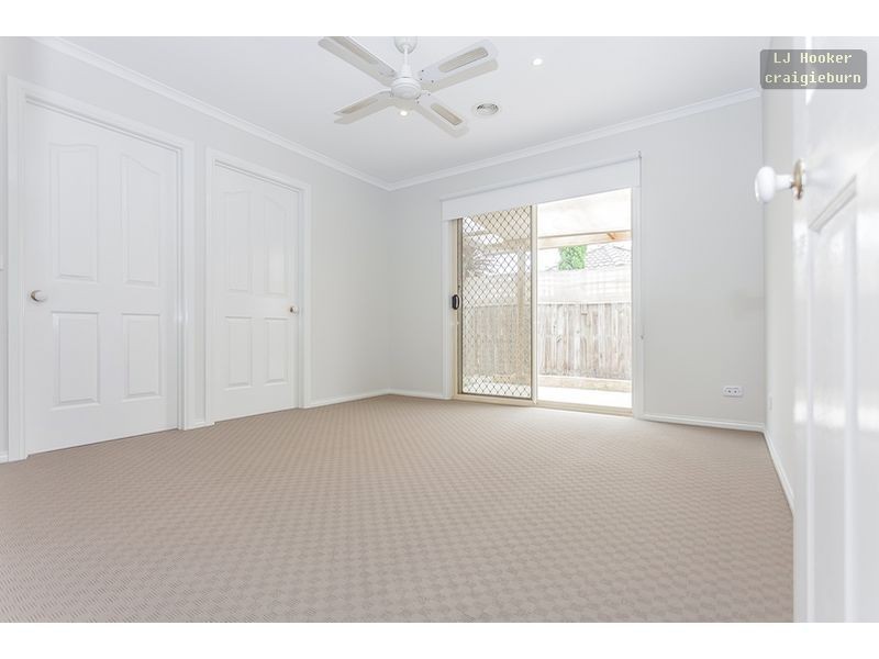 6 Stead St, Roxburgh Park VIC 3064