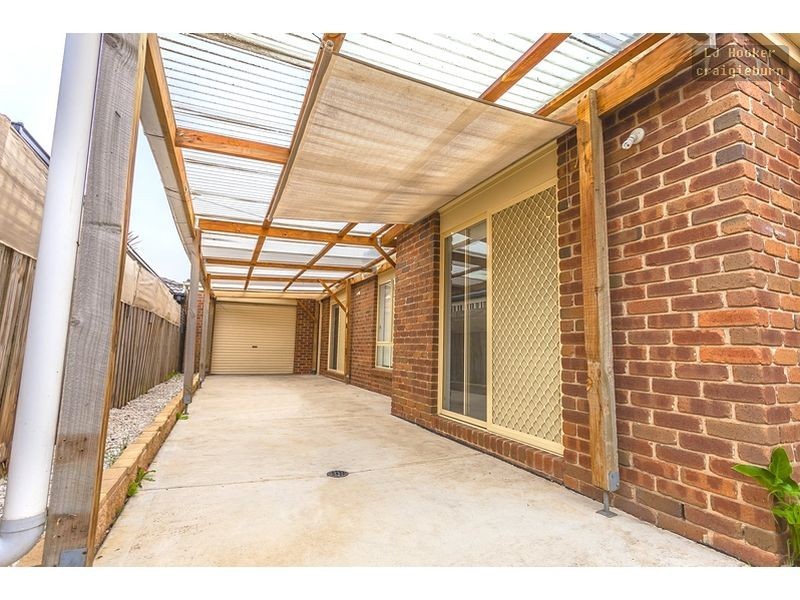 6 Stead St, Roxburgh Park VIC 3064